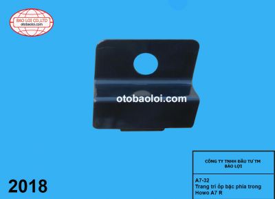 Trang trí ốp bậc phía trong Howo A7 R