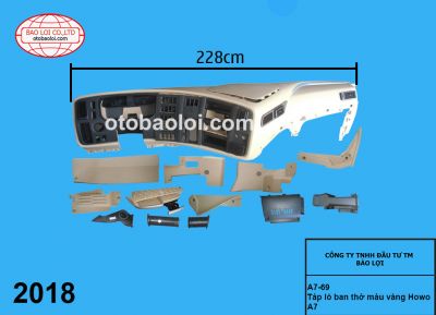 Táp lô ban thờ màu vàng Howo A7