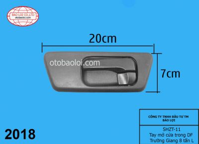 Tay mở cửa trong DF Trường Giang 8 tấn L